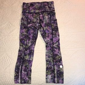 NWOT Lululemon Patterned Crops 🍋🍋🍋